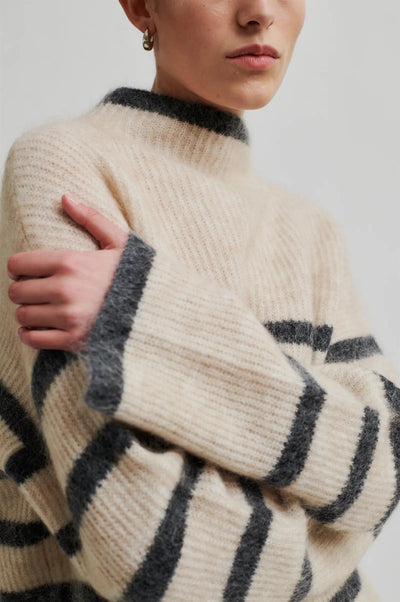 Ovalis Knit T-Neck Brazilan Sand Grey