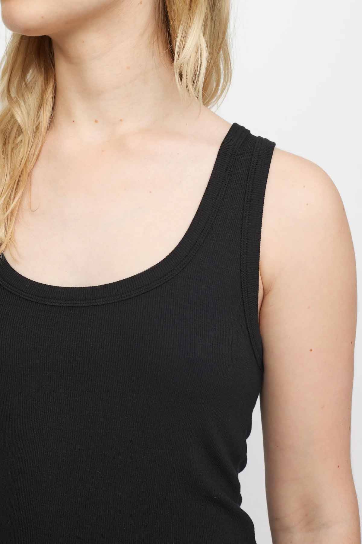 Fenja Tank Black