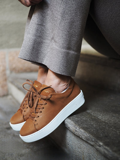 Deuce Court Nubuck Cognac