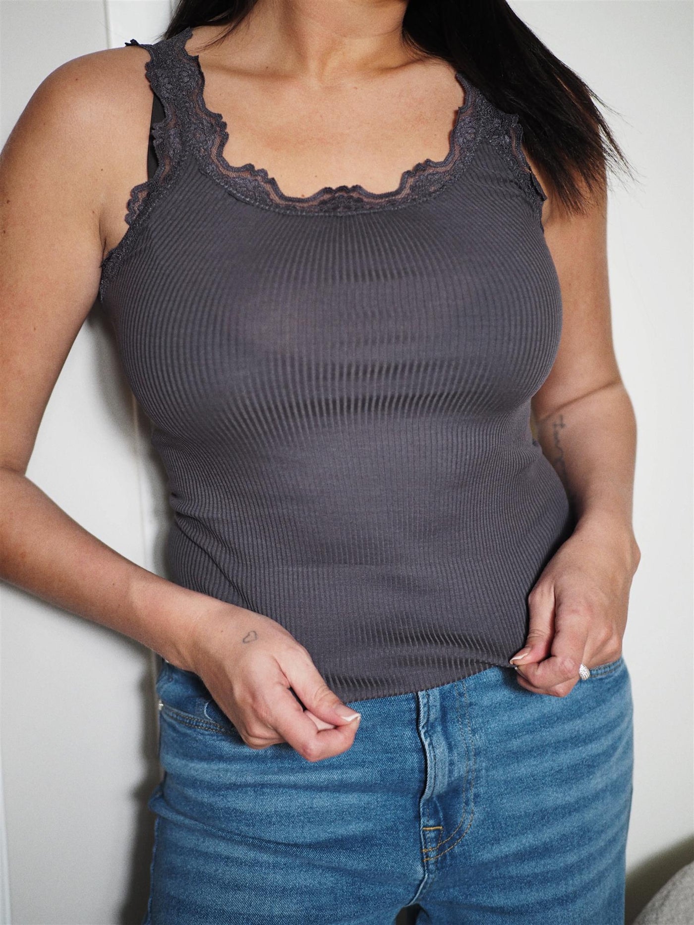 Babette Silk Top W/lace Magnet