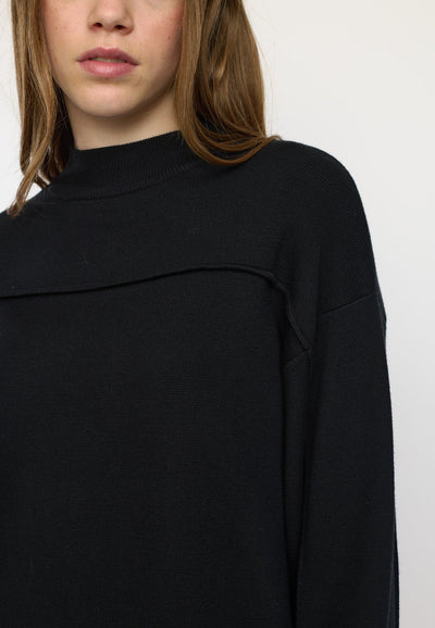 Henrietta T-neck knit