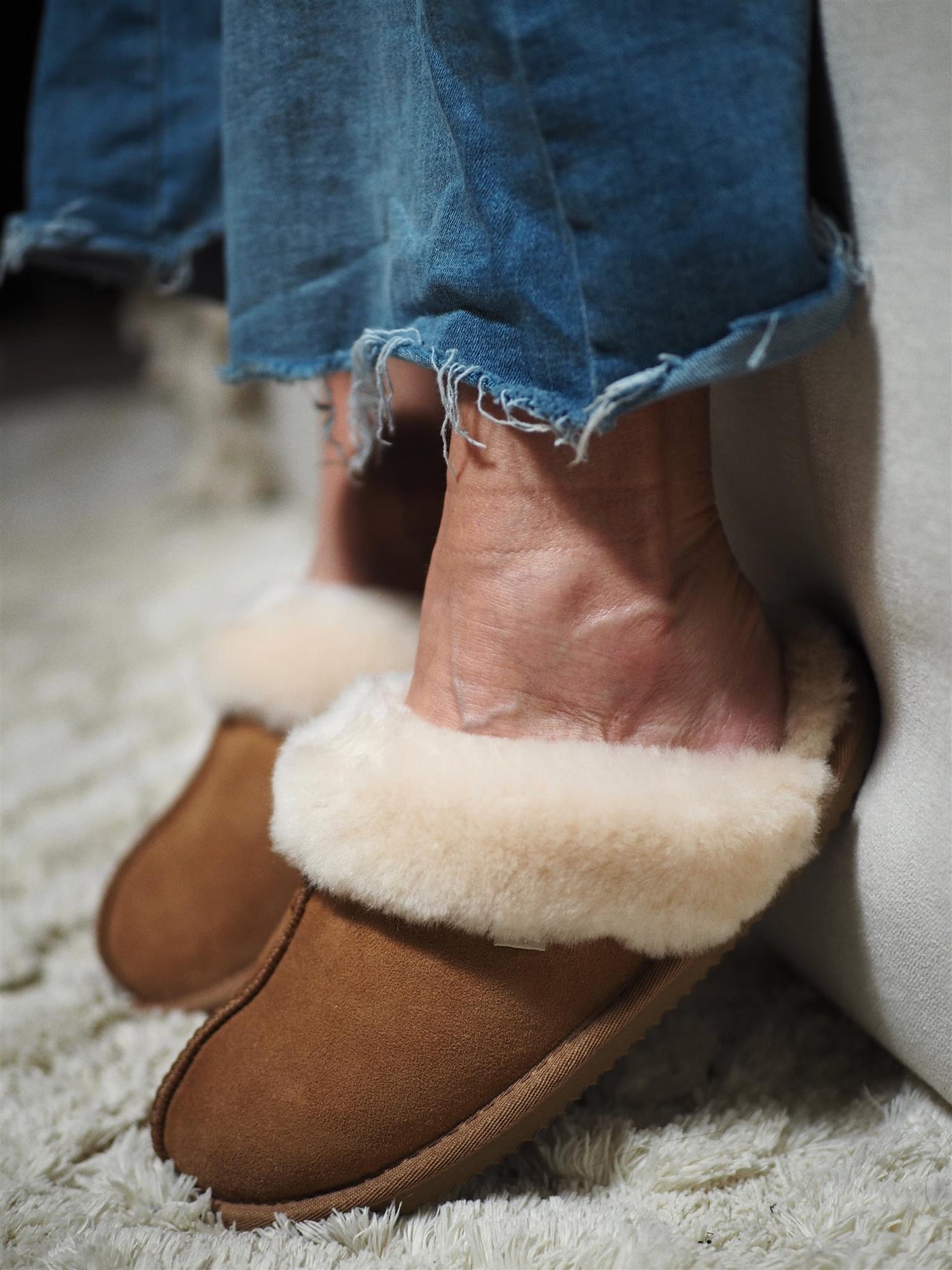 Sydney Shearling Reversed Slippers Almond