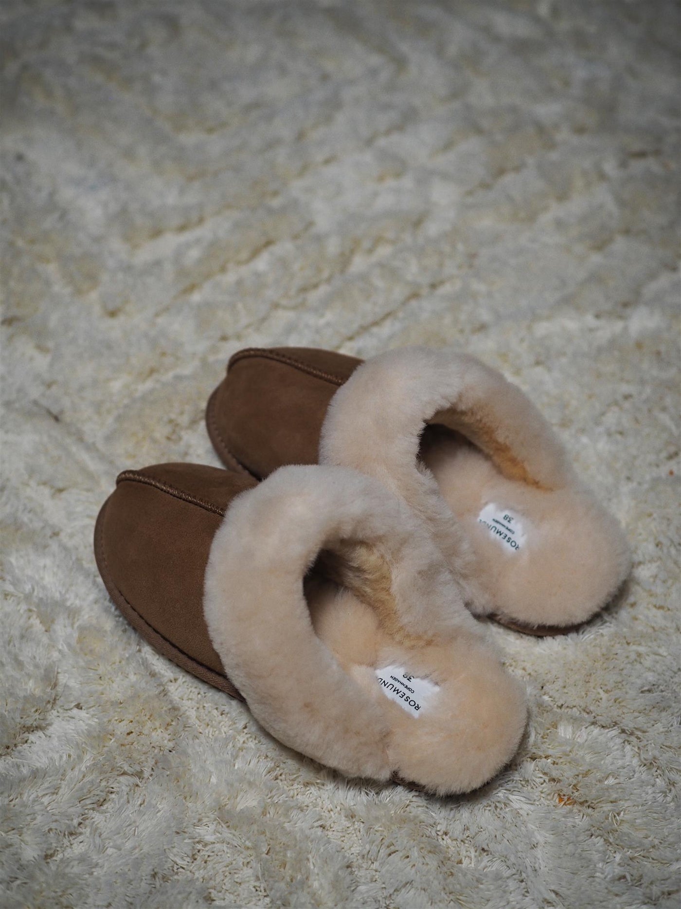 Sydney Shearling Reversed Slippers Almond