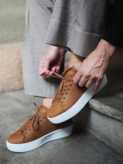 Deuce Court Nubuck Cognac