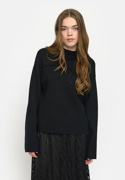 Henrietta T-neck knit