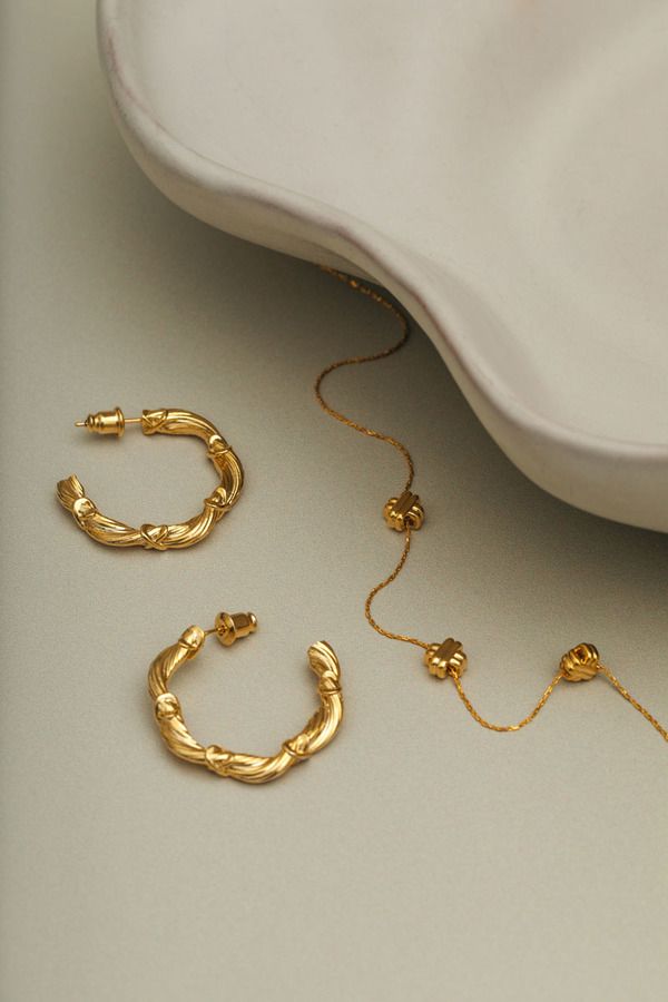 Woven Twist & Cross Mid-Size Hoop Earrings Gold