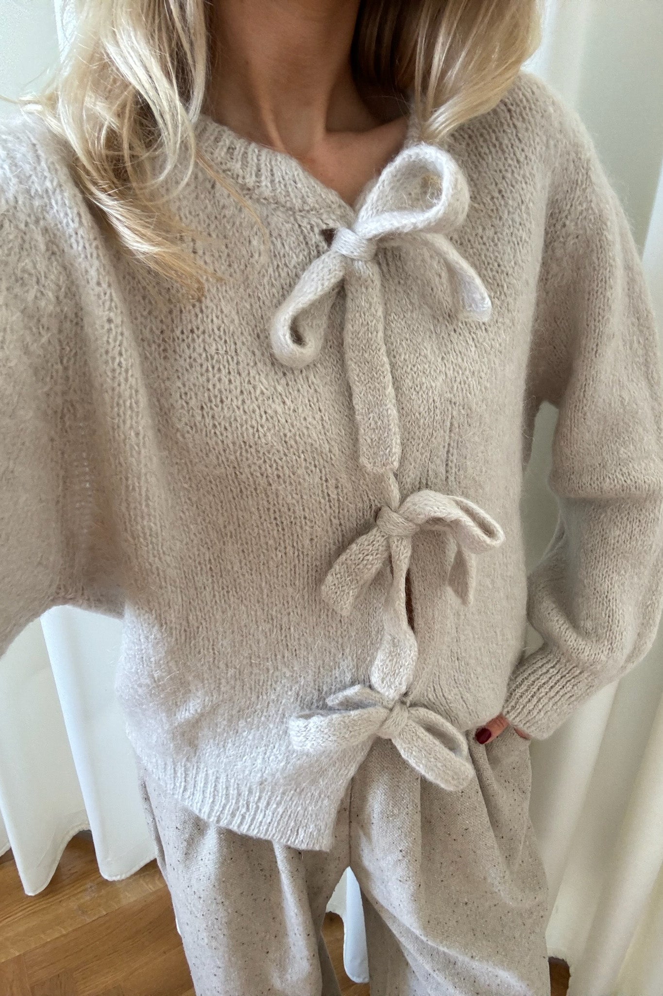 Baileyic Bow Cardigan Beige